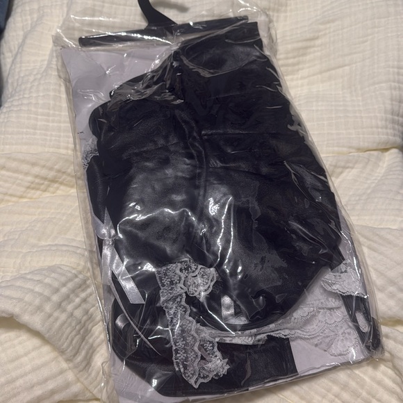 Naughty French Maid Halloween Costume New Size XS - Picture 2 of 3